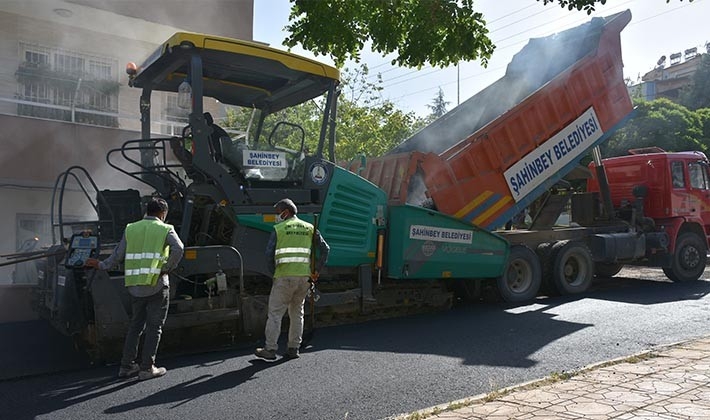 145 BİN TON ASFALT 126 BİN METREKARE KİLİT TAŞI YAPILDI