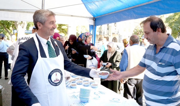 50 bin kişiye aşure ikramı