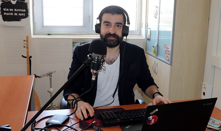 Öğretmenler kurdukları radyo ile ders veriyor