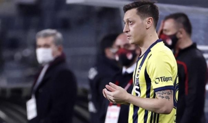 Mesut Özil'in 13 şehidimizle ilgili paylaşımı takdir topladı