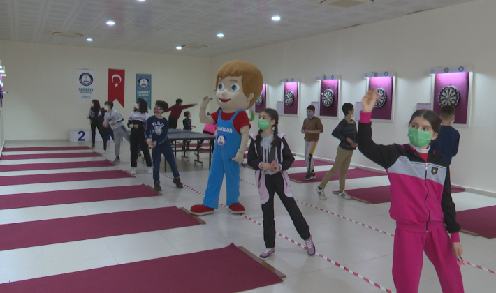 ŞAHİNBEY’DE ÇOCUKLAR SPOR YAPARAK EĞLENİYOR