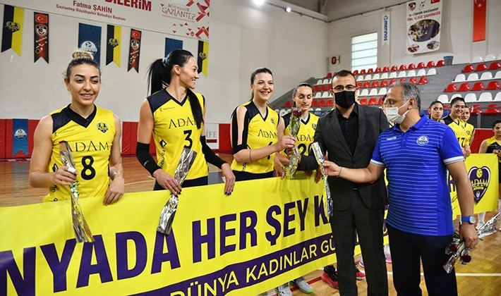 Gaziantep derbisinde kazanan yine Adam Voleybol oldu