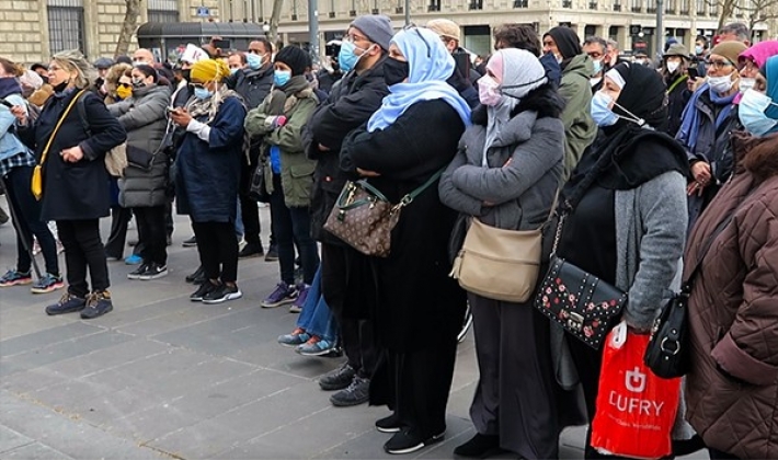 Paris'te "ayrılıkçı" yasa tasarısı ve İslamofobi protestosu