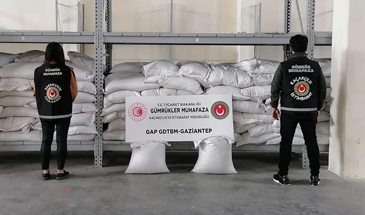 Gaziantep'te 700 bin lira değerinde kaçak iç fıstık ele geçirildi