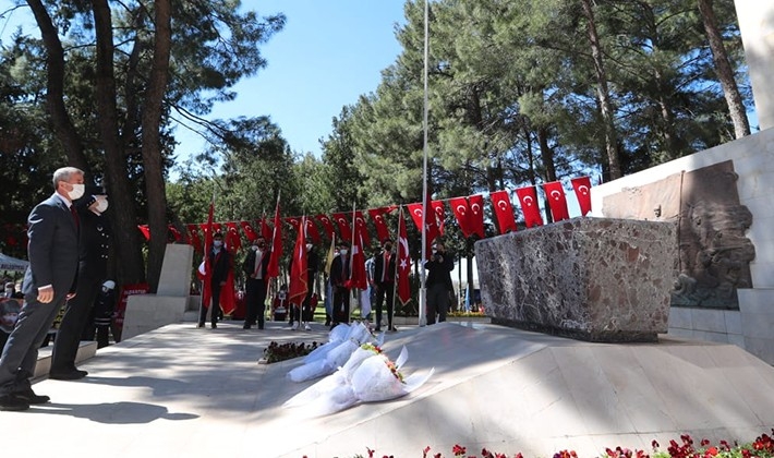 ŞAHİNBEY, MEZARI BAŞINDA ANILDI