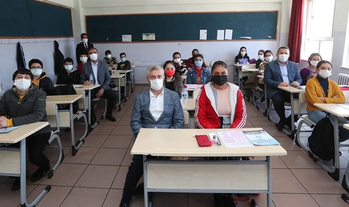 Şahinbey'de her ay 12 bin öğrenci deneme sınavına giriyor