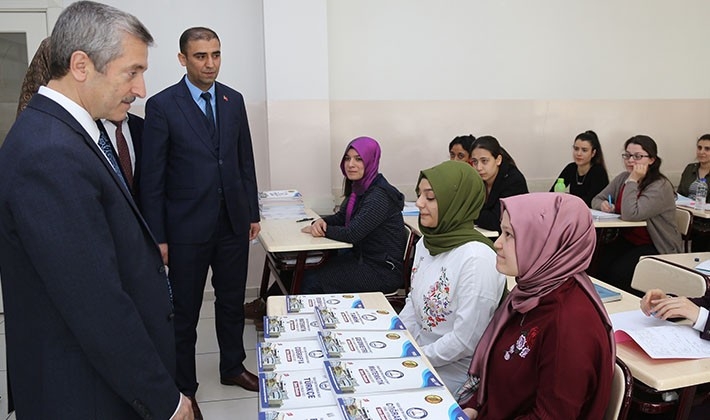 Şahinbey belediyesi milyonlarca kitap dağıttı