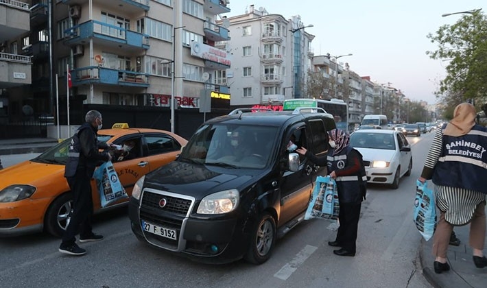 Şahinbey"de iftara yetişemeyenler için İftara 5 kala projesi