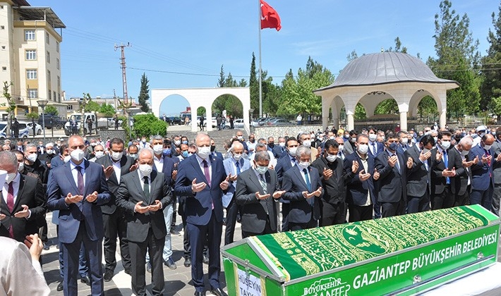 Şamil Tayyar'ın babası dualarla son yolculuğuna uğurlandı