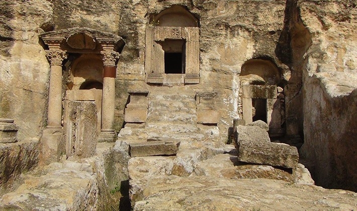 Şanlıurfa’da 2 bin yıllık tarihi kaya mezarları ziyarete açıldı