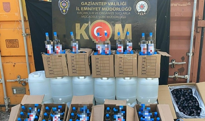 Gaziantep'te 3 ayrı baskında yüzlerce litre kaçak içki ele geçirildi
