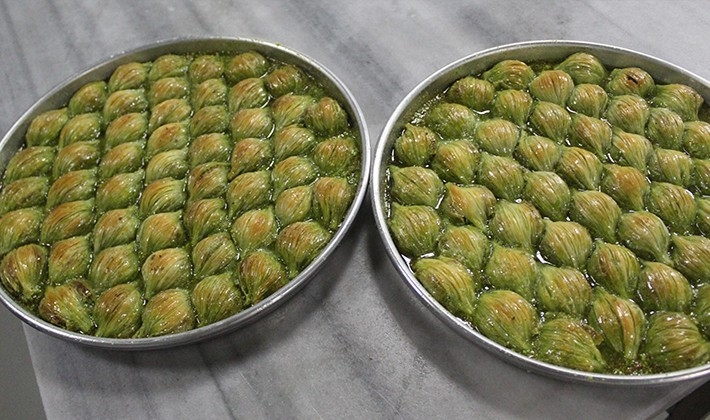 Midye baklava siparişlerine yetişemiyorlar