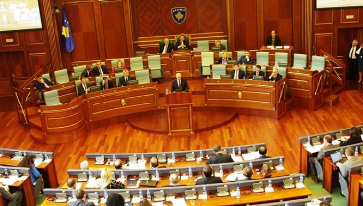 Kosova'da İki Milletvekiline Gözaltı