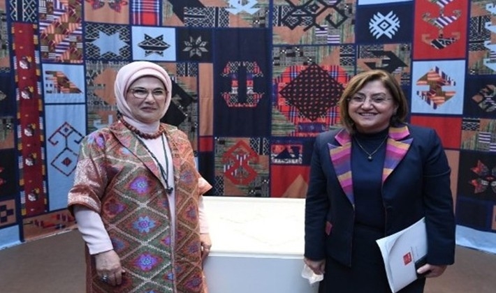 Fatma Şahin, Beştepe'de düzenlenen dokuma atlası sergisine katıldı