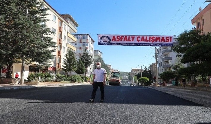 Şahinbey Belediyesi'nin asfalt çalışmaları aralıksız sürüyor