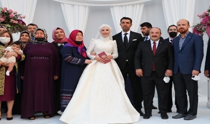 Bakan Varank ve Bilal Erdoğan, Gaziantep'te nikah şahitliği yaptı