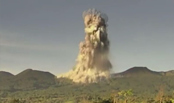 Kosta Rika'da yanardağ patladı