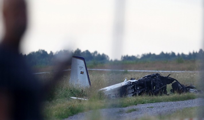İsveç'te içinde 9 kişinin bulunduğu uçak düştü
