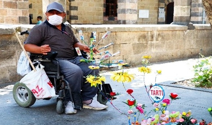 Engelini, hayata gülen gözleri ile aştı