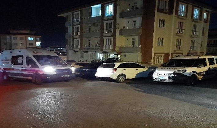 Çevik kuvvet polisi beylik tabancasıyla kendini vurdu