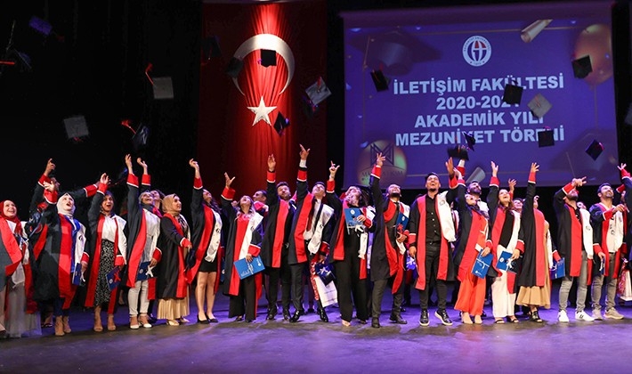 Genç İletişimcilerin kep atma heyecanı