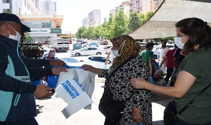 Şahinbey Belediyesi kurban atık poşeti dağıtıyor
